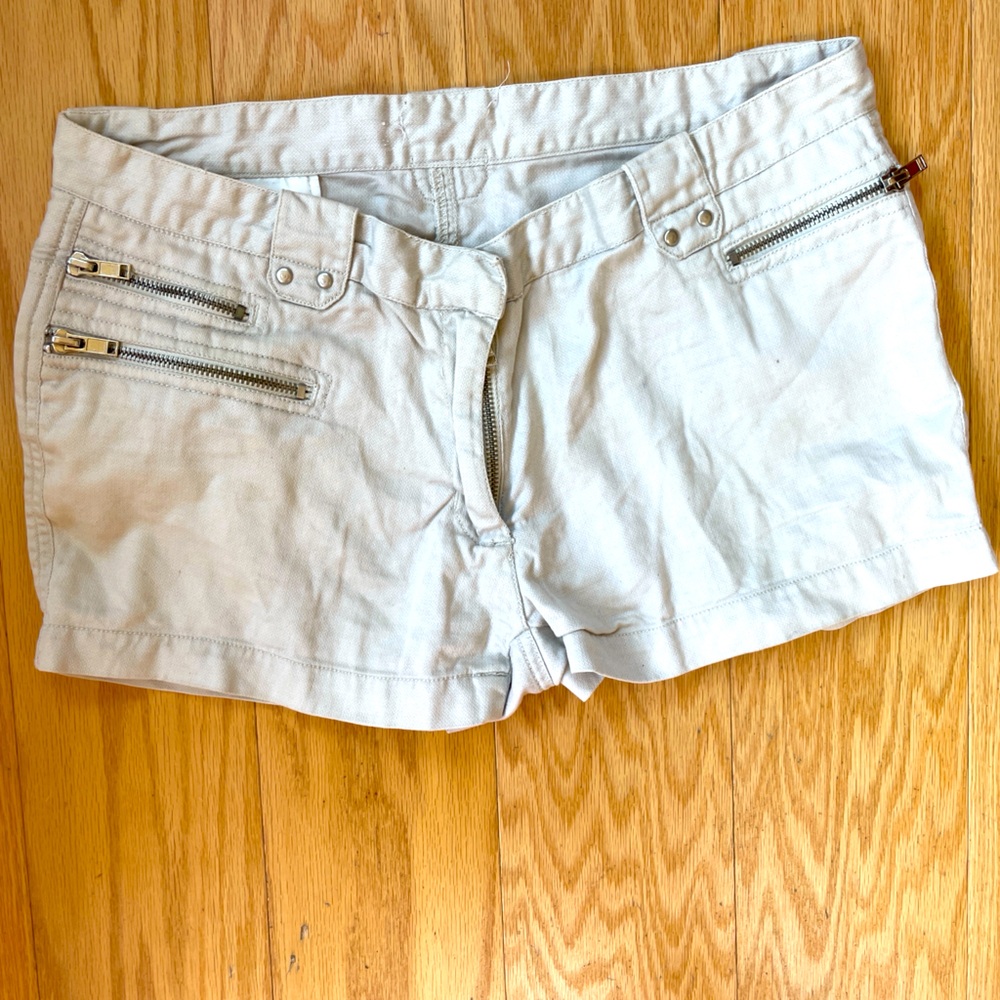 Tan cotton shorts with zippers